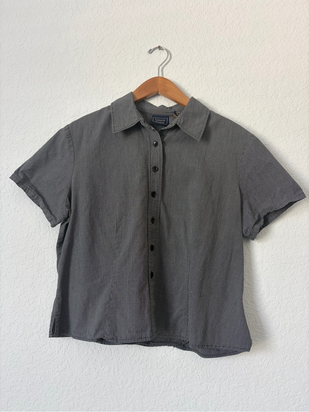 Laura Scott Womens Short Sleeve Button-Down Shirt in Charcoal Gray